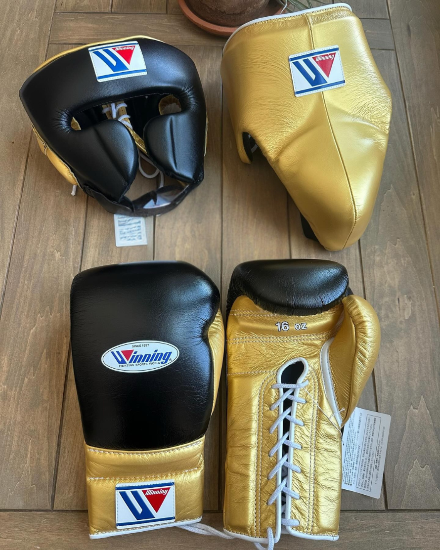 Affordable Winning Leather Gloves Set Black/Gold Beginner Bundle