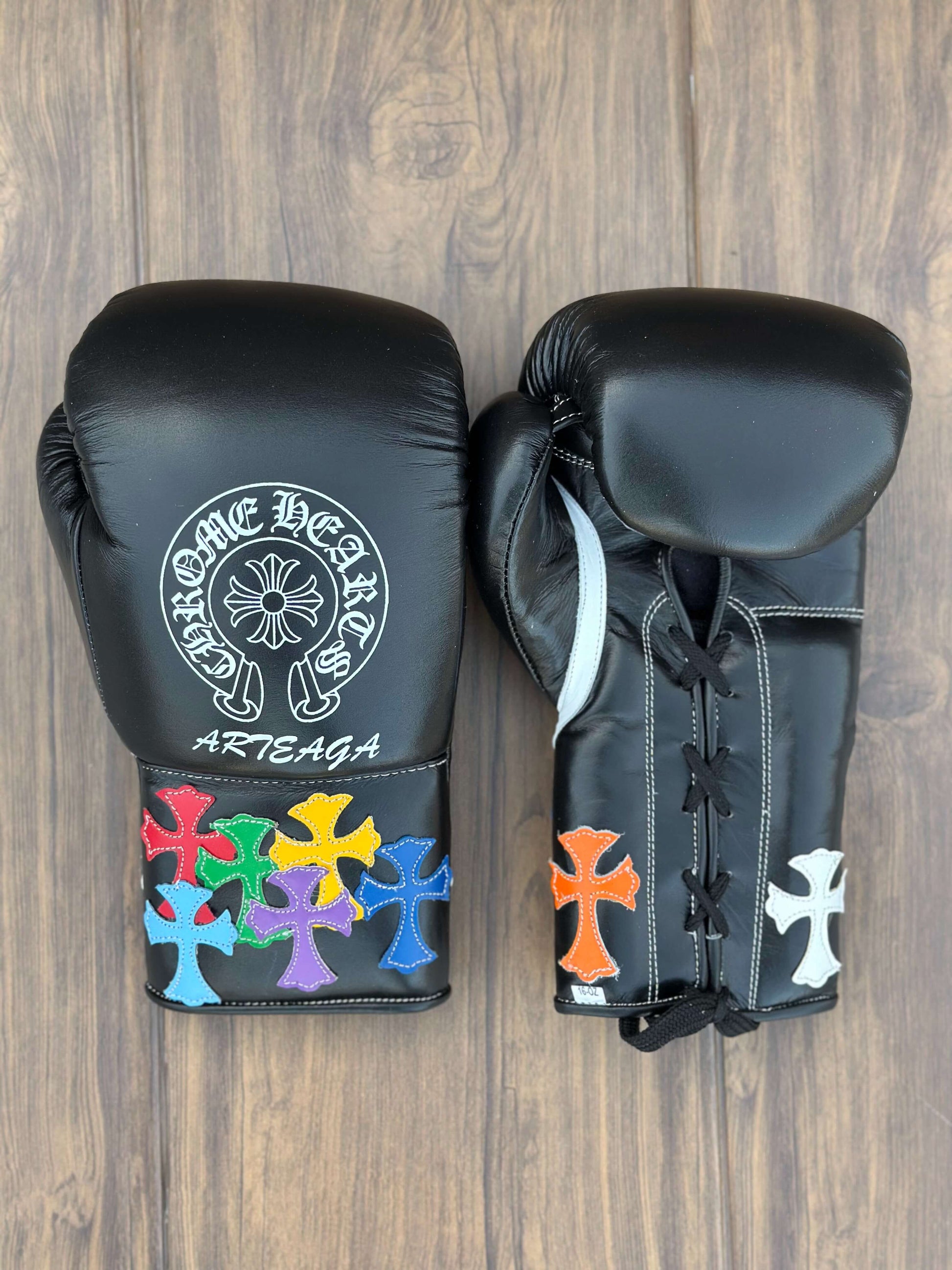 winning boxing gloves black/multi chrome heart style high quality lace up boxing gloves Front View