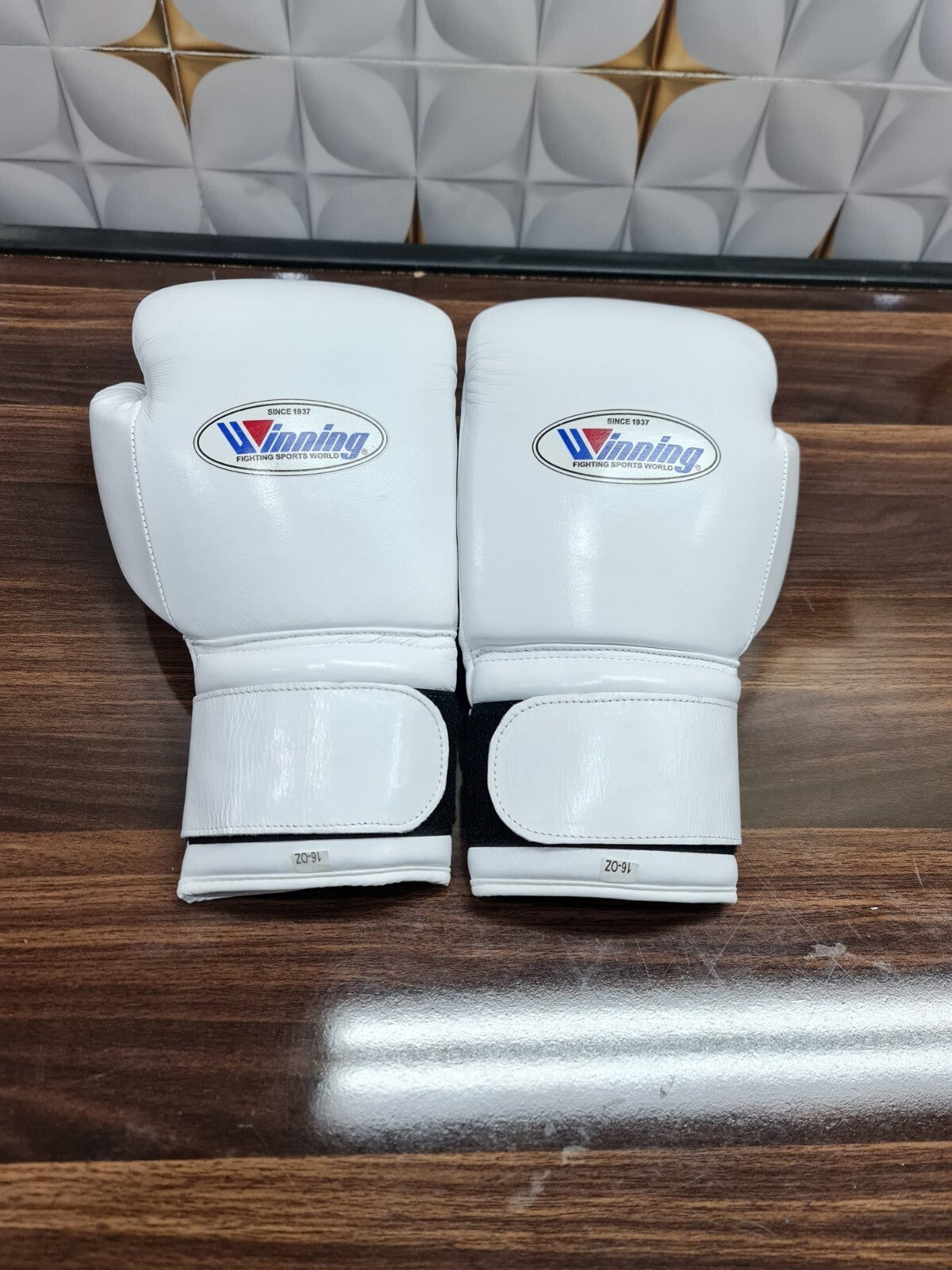 Winning White Boxing Gloves Fitness Training Gloves