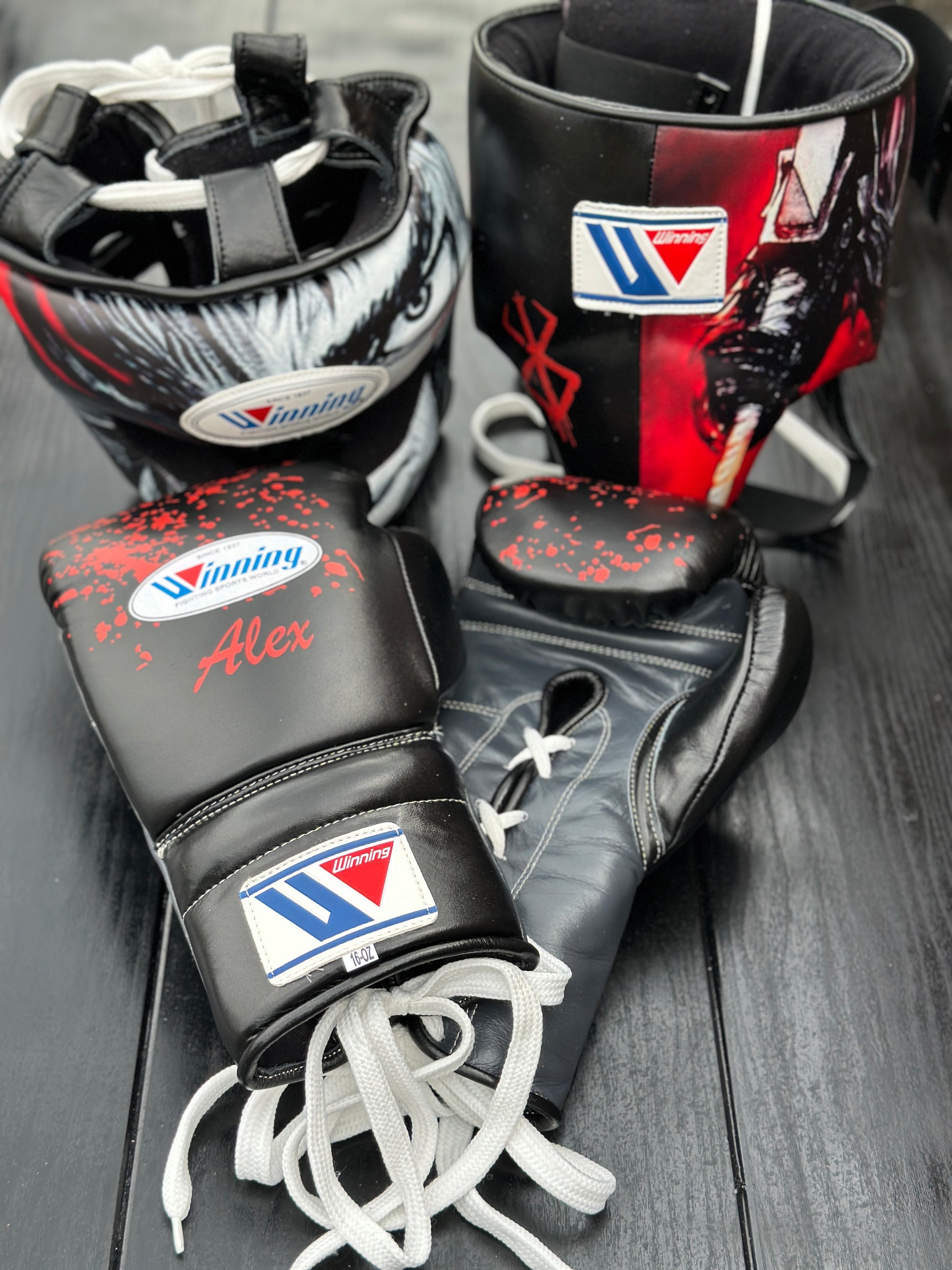 Winning Black/Red/White Boxing Set Close view