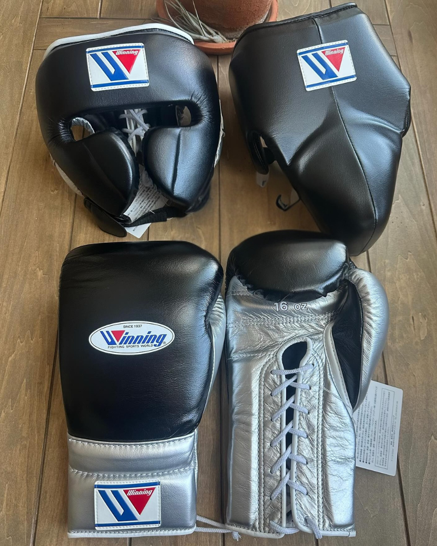 Winning Beginner Boxing Set Black/Silver Gloves Training Kit