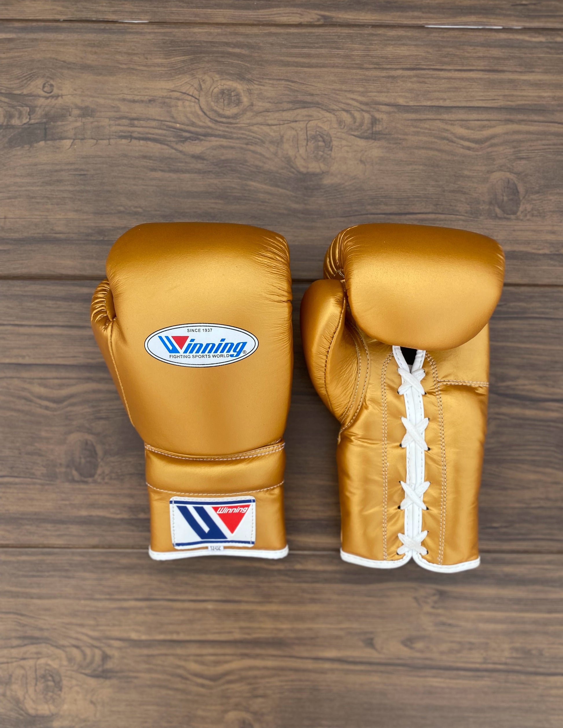 Winning Boxing Set Gold 14oz Gloves View