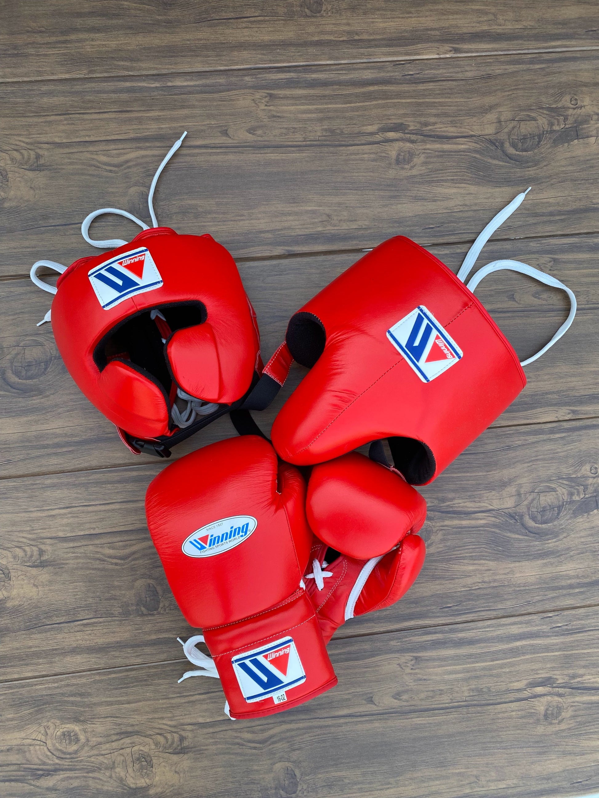Winning Full Gear Boxing Set Red 14oz Gloves Full View
