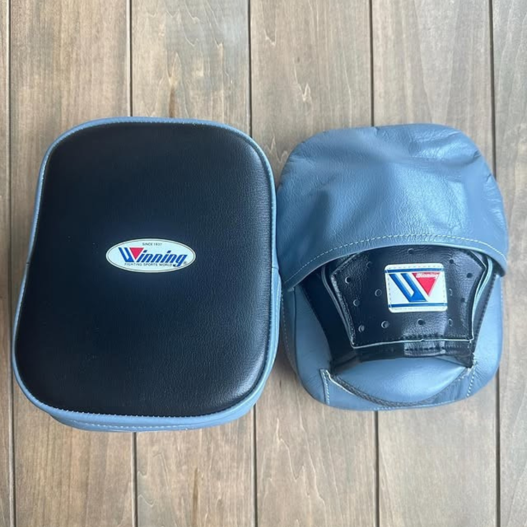 Winning Curved Focus Mitts | Black/Grey