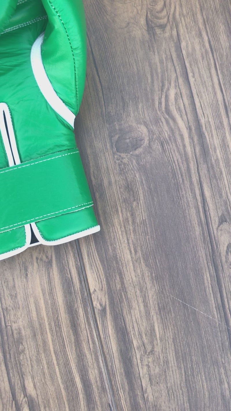 Winning-boxing-gloves-green-velcro-video