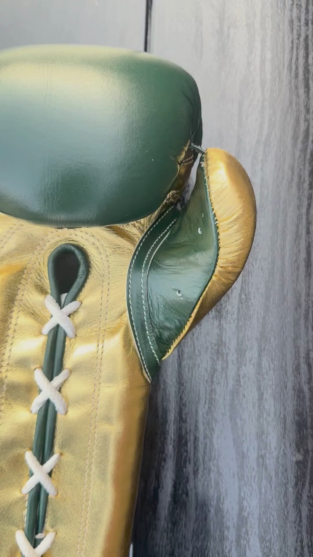 Load video: No Boxing No Life Boxing Gloves Dark-Green/Gold Sparring